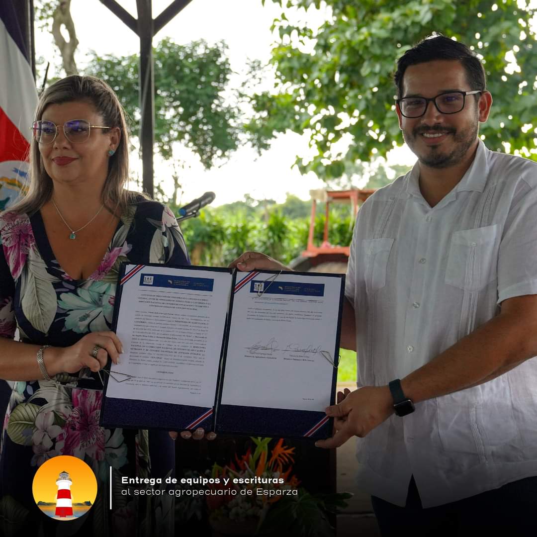 FAMILIAS DEL PACÍFICO CENTRAL RECIBIERON ESCRITURAS, EQUIPOS PARA ACTIVIDADES PRODUCTIVAS Y UN TERRENO PARA EL CEN-CINAI DE ESPARZA